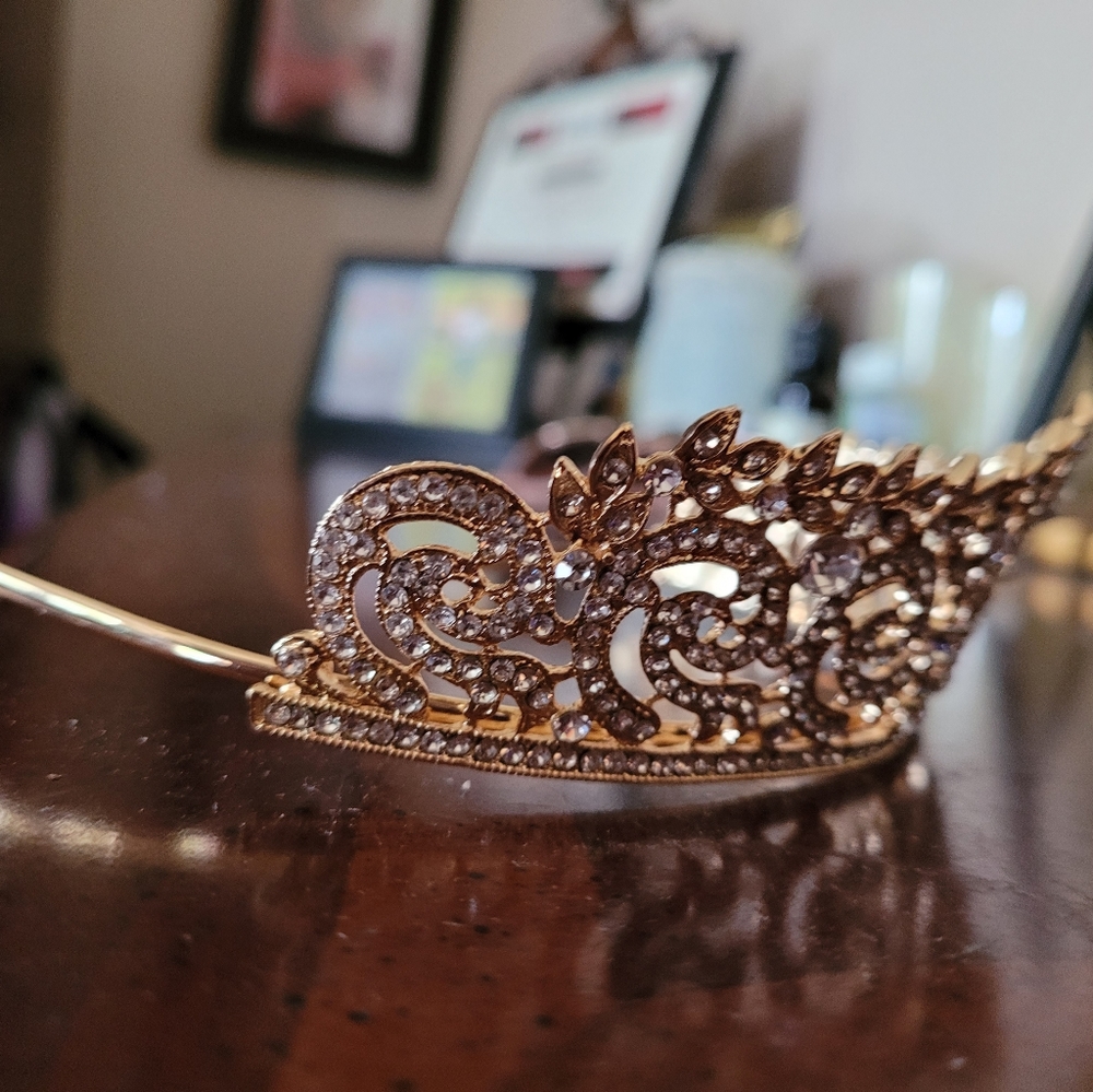 Crown - Picture 3 of 4